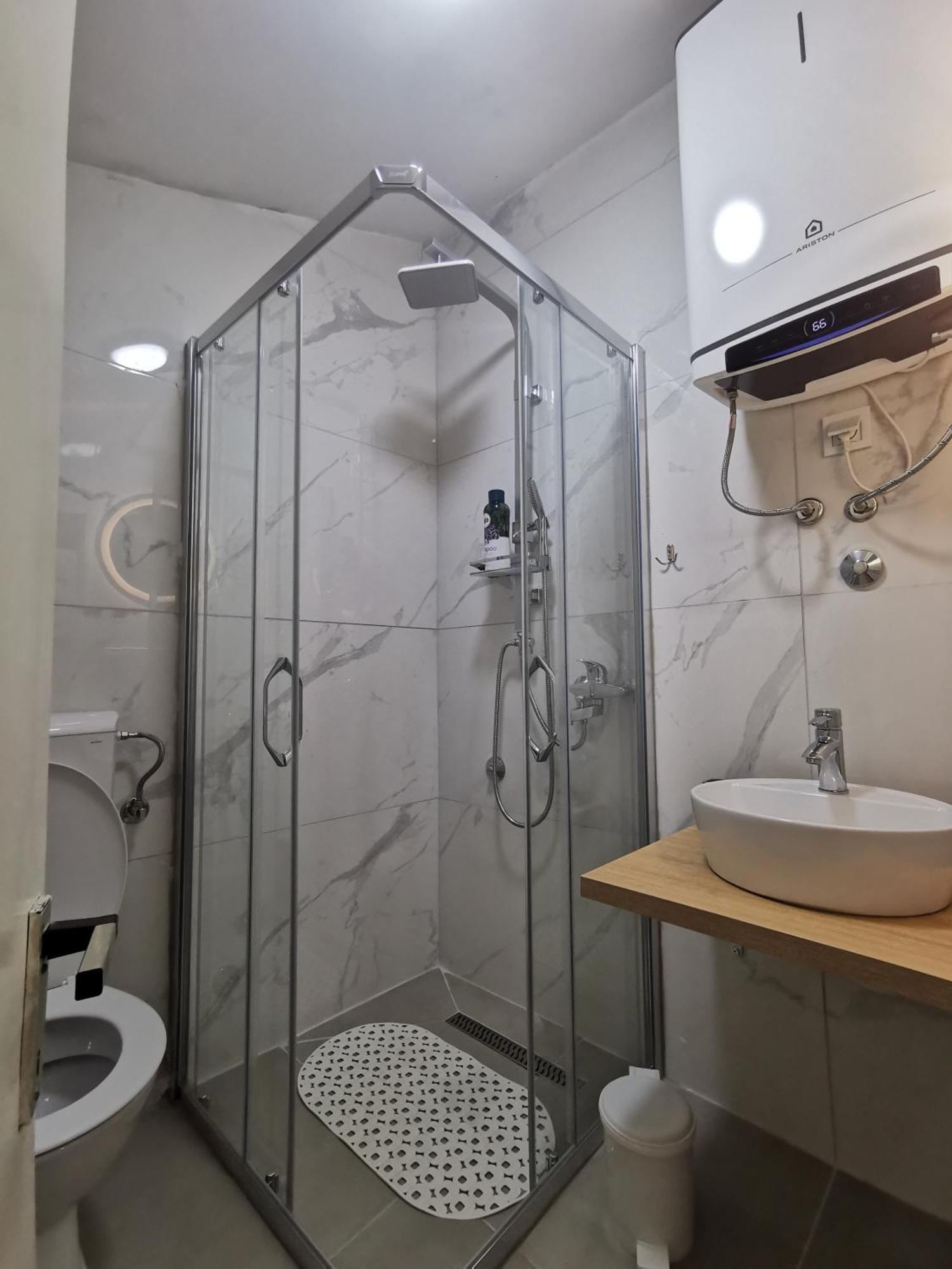 White Apartment Sarajevo - Free Parking Exteriör bild